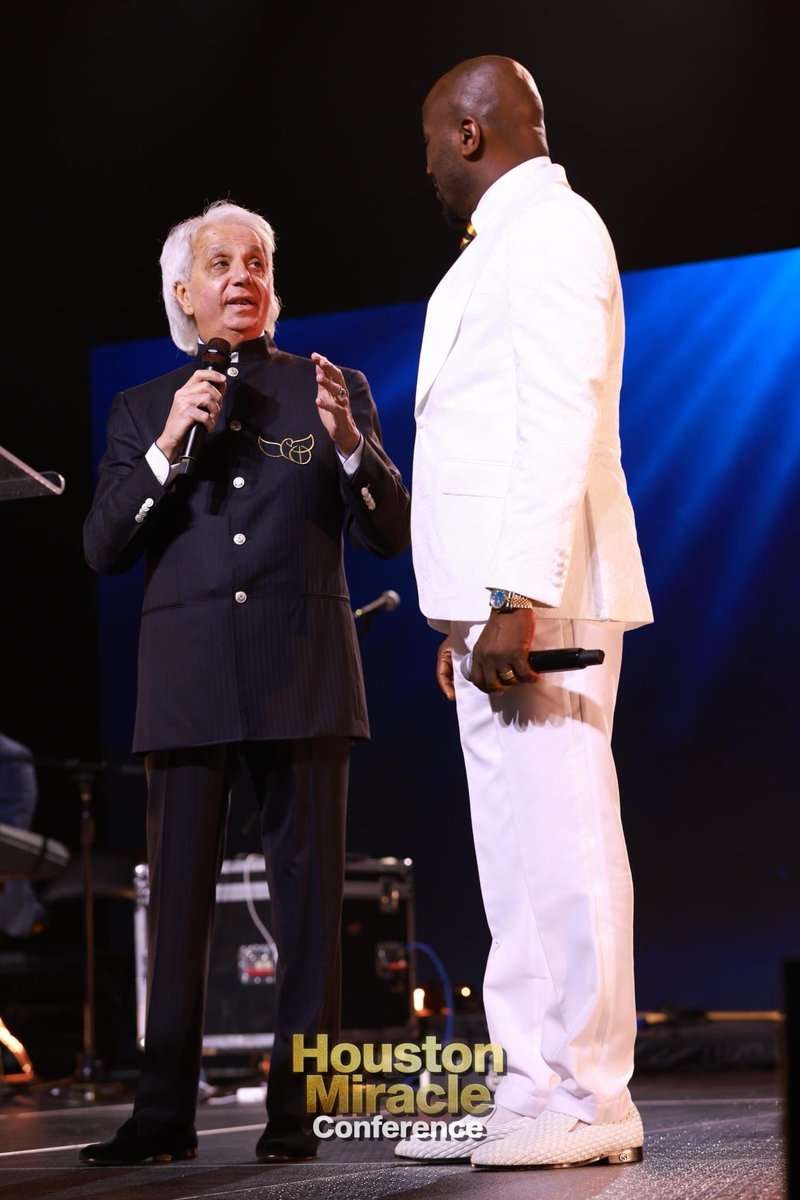 ofmhoustontexas's tweet photo. HOUSTON MIRACLE CONFERENCE (Day 3 Morning) with Apostle Johnson Suleman & Benny Hinn
Ministering~ Benny Hinn
#ApostleJohnsonSuleman
#PastorBennyHinn
#houstonmiraclecrusade
#MiracleService
#OFMHouston
#houstontx https://t.co/pxtInJVQBi