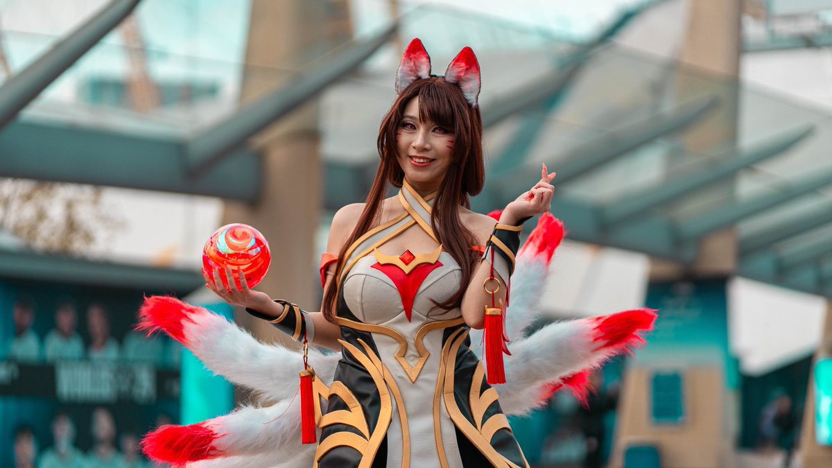 Después de 11 años jugando al LoL, hoy estoy en Londres 🌃

Trabajando para Riot, en la final del Mundial 🥹

Dejo mi foto fav de hoy y vuelvo a cerrar Twitter hasta no sé cuando 🫶🏻