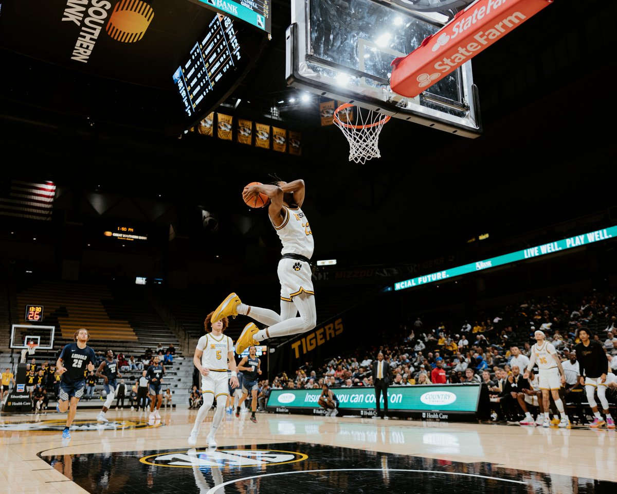 MizzouHoops's tweet photo. Additional leadership positions
Captain in Training: @TheAidanShaw 
Underclassmen Captains: @_JVBrown_4 &amp; @anklebully_ant 
Freshman Captain: @annor2024 

#MIZ 🐯 https://t.co/P6qlsB2XSg