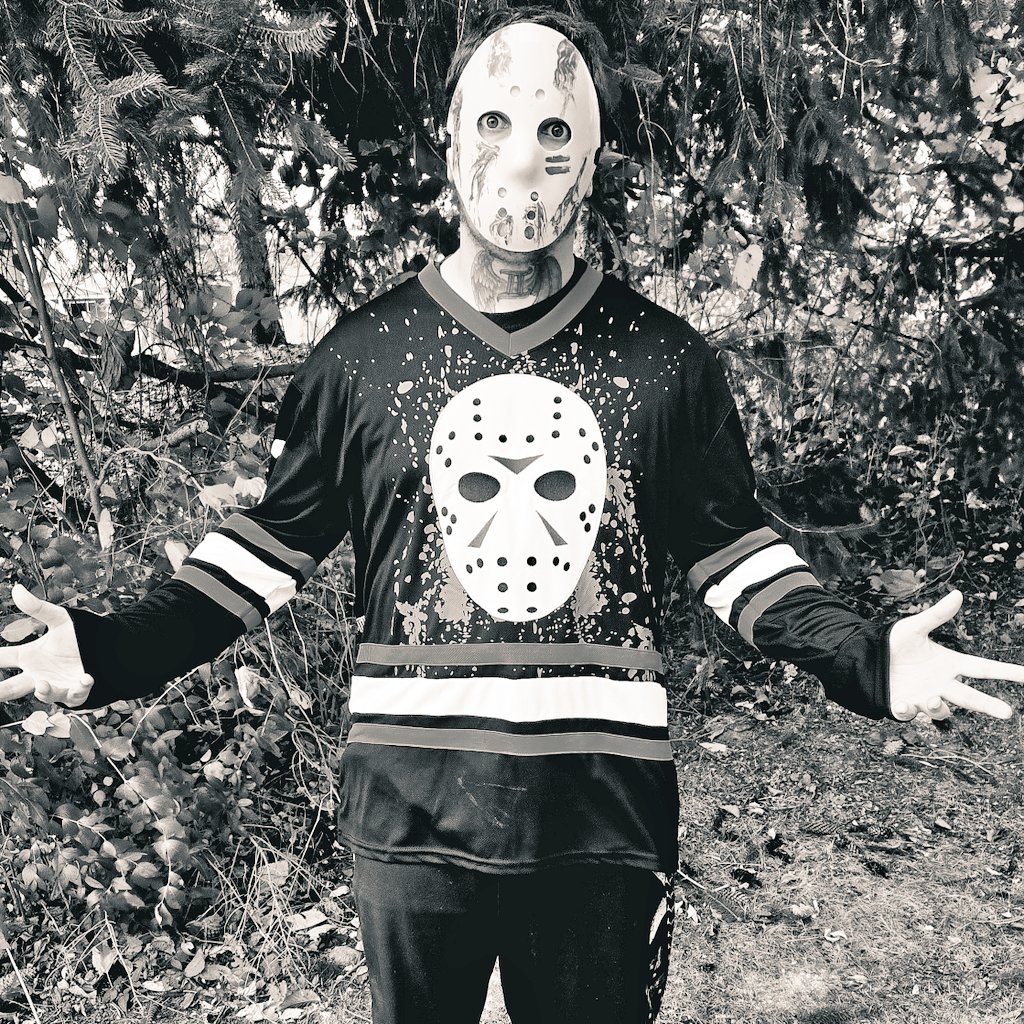 Frizz248's tweet photo. "You can never die Jason" Happy Halloween 🎃🍁 #FridayThe13th #NewProfilePic #halloweencostume https://t.co/HrayQTE3Ph