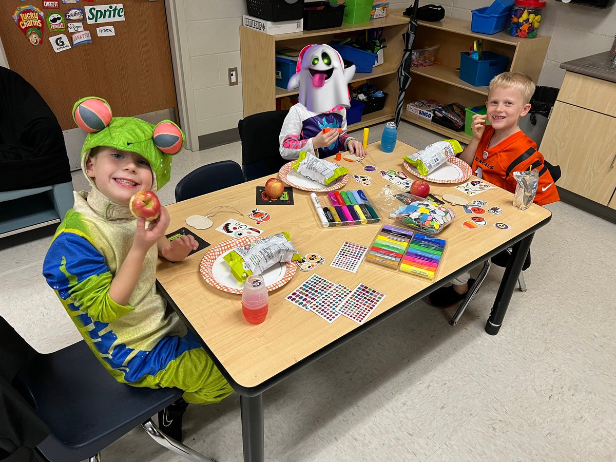 Happy Halloween from our Kindergarten Bees! <a href="/summitbees/">SummitElementaryFHSD</a>