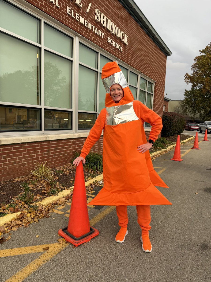 MrIceClass's tweet image. Dressed as a traffic cone for the car rider line this Halloween! Because nothing says ‘safety first’ like a human-sized cone directing traffic. 🚧🎃 Honk if you love @GreathouseLions ! #RoadConeRealness #CarRiderLineLife”
