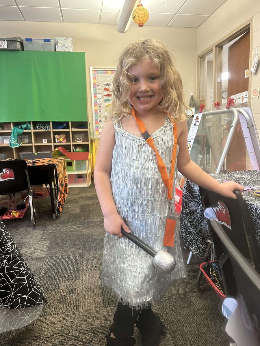 TaraEstep's tweet photo. Taylor Swift, The Cat in the Hat, Harry Potter and other celebs were in our schools today! #happyhalloween #dressup #schoolshouldbefun 🎃❤️👻 https://t.co/0wUnBU6s8P