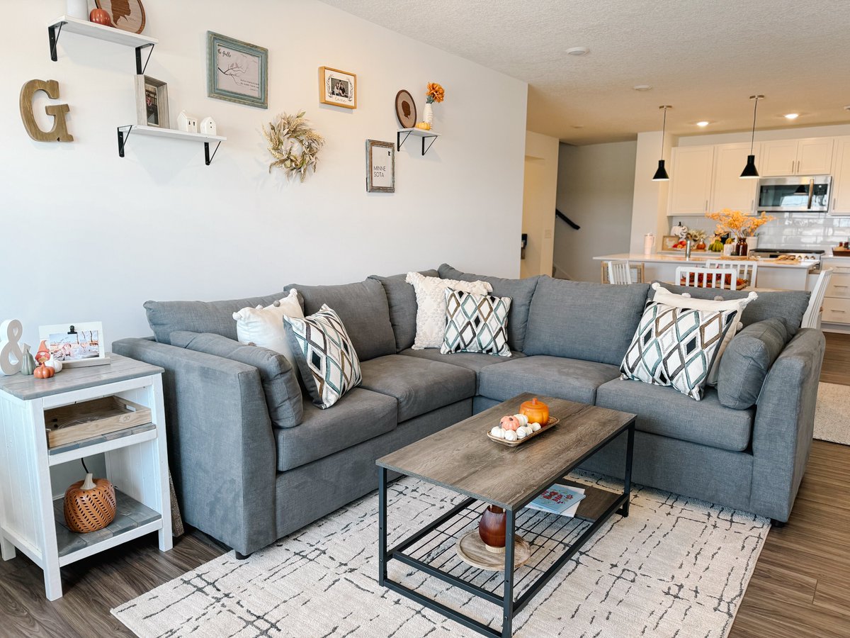 Trick or treat yourself to a cozy Halloween night from all of us at Slumberland! Whether you’re dressed up and out or staying in and relaxing, have a night full of spooky fun. 🎃 👻  

Pictured Here: 
*Payne 2 Piece Right Sectional  

📸 @gall_adventures