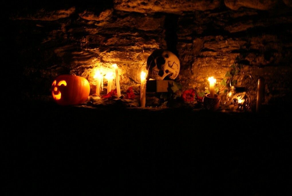 THP_Local's tweet photo. Where does #Halloween come from? https://t.co/pYneCWX0rG #Halloween #Halloweenhistory https://t.co/3Dk092xg7A
