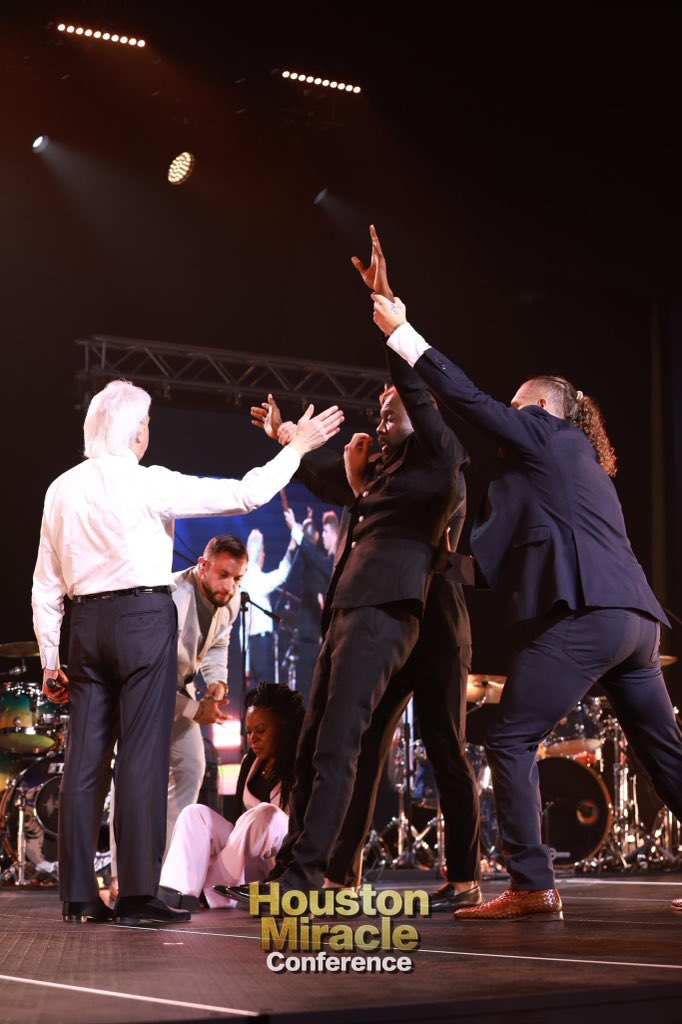 ofmhoustontexas's tweet photo. HOUSTON MIRACLE CONFERENCE (Day 3 Evening) with Apostle Johnson Sulemann & Benny Hinn
Impartation
#ApostleJohnsonSuleman
#PastorBennyHinn
#houstonmiraclecrusade
#MiracleService
#OFMHouston
#houstontx https://t.co/U0EL7RiLnL