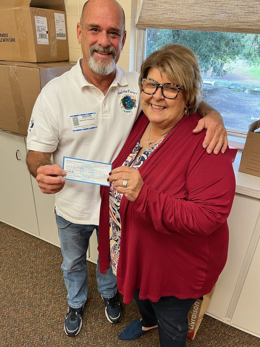 lunchforall's tweet photo. FTFF/ Lunch Angel Kenny make another $1500 donation to Spring Branch students! Keeping the kids fed hot , nutritious lunches! Yay! Lunch for All!
#schoollunches
#schoolmeals
#nokidhungry https://t.co/ihGi80o79E