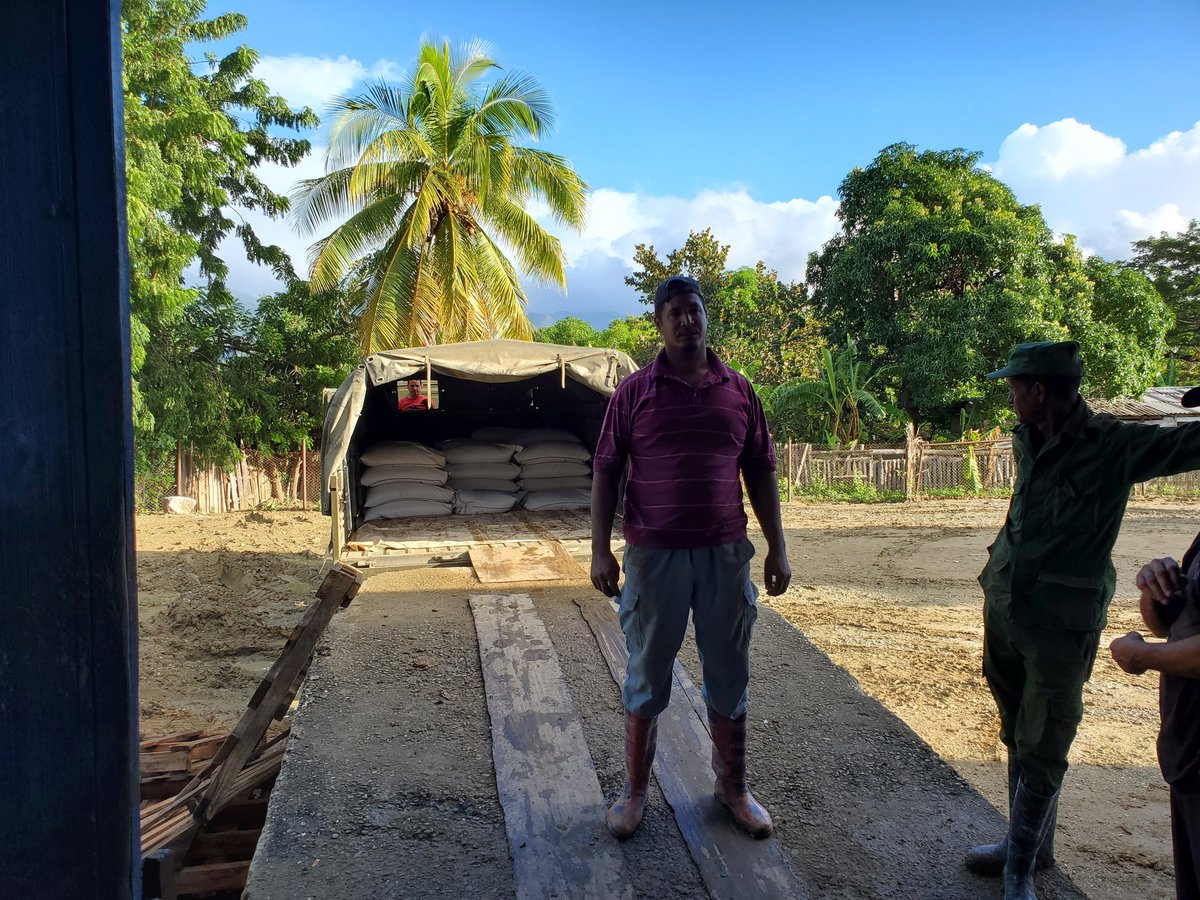 Estamos preparando el envío de alimentos a la zona montañosa de #YacaboArriba, esto abarca 4 bodegas con 456 consumidores. También evaluaremos in situ los daños producidos por el huracán #Oscar, así como el acopio de producciones a los campesinos.
#FuerzaGuantánamo
#UnidosXCuba