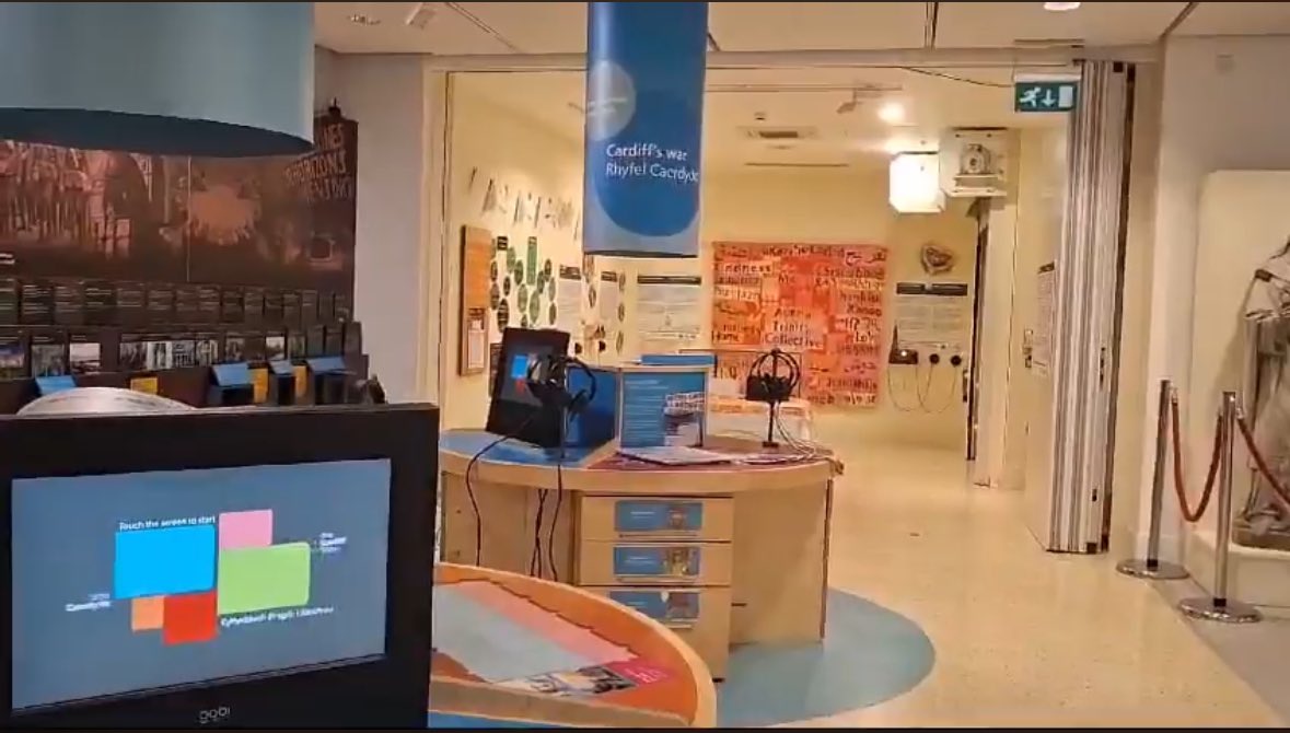 Passport2City's tweet photo. Rhai o’r arddangosfeydd hynod ddiddorol 🎧 a celf a chrefft brawychus ✂️ o'n hamser yn @TheCardiffStory Museum! 🏴 @Merryse235 @huwthomas_Wales #PiDd https://t.co/nqNinhOUpR