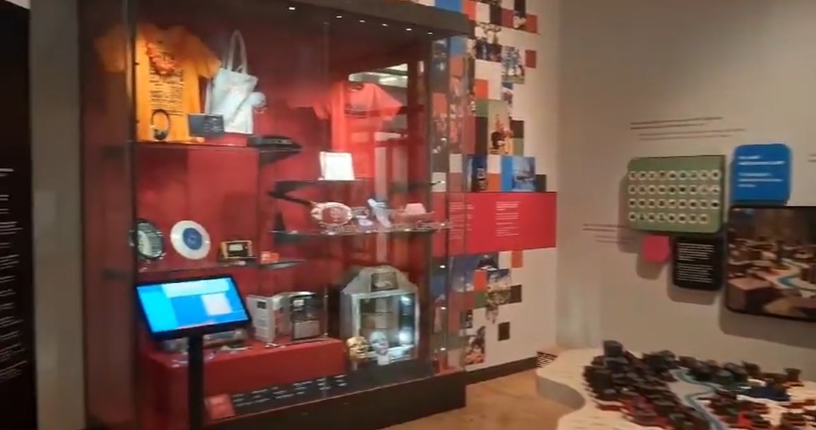 Passport2City's tweet photo. Rhai o’r arddangosfeydd hynod ddiddorol 🎧 a celf a chrefft brawychus ✂️ o'n hamser yn @TheCardiffStory Museum! 🏴 @Merryse235 @huwthomas_Wales #PiDd https://t.co/nqNinhOUpR