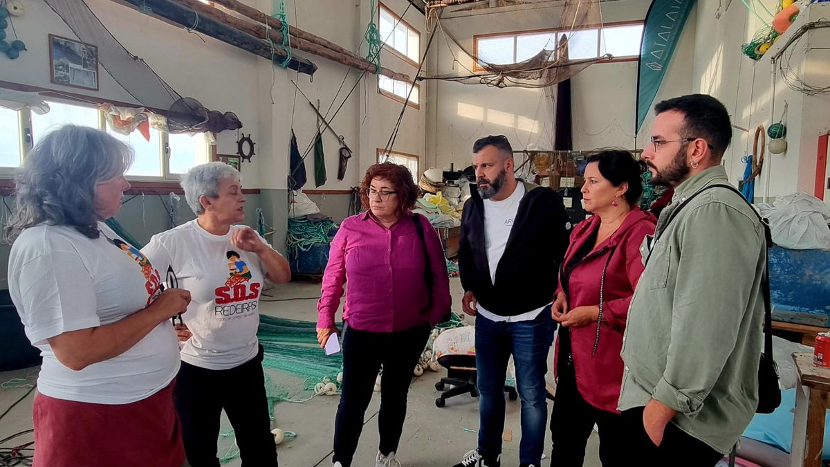 anamirandapaz's tweet photo. 🌊 Rematamos estes días de semana de circunscripción de traballo en Galiza, na Guarda, con interesantes reunións coas #redeiras e na confraria. O sector pesqueiro é vital nas nosas vilas costeiras e como #eurodeputadagalega @obloque a defendelo a morte en Bruxelas. https://t.co/sGsxDpL9aD