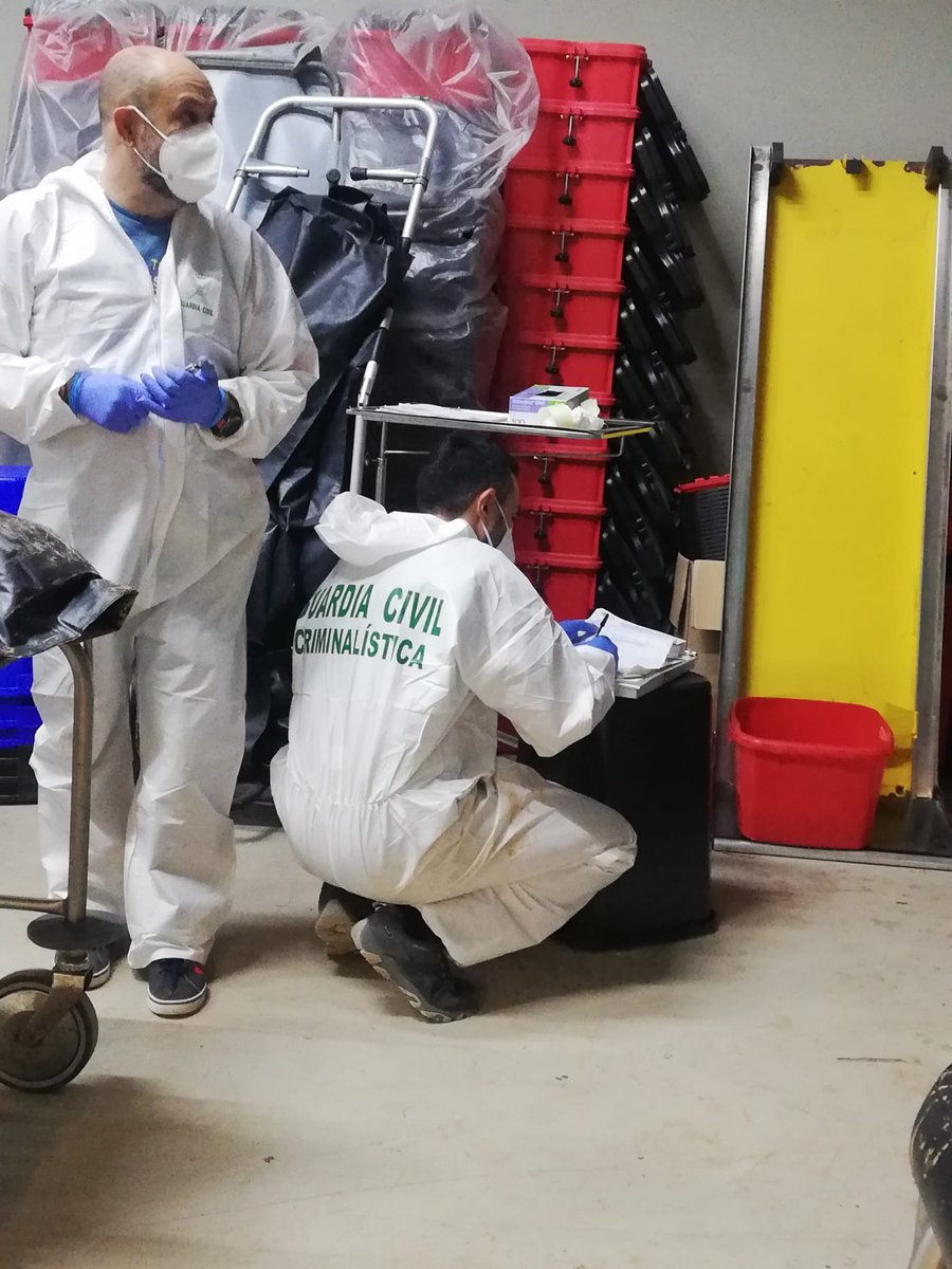 noticiassecrim's tweet photo. El #SECRIM de @guardiacivil está desplegando equipos especializados en la Comunidad Valenciana para identificar a las víctimas de las recientes inundaciones. Su labor incansable y el uso de métodos científicos son indispensables para dar una pronta respuesta. https://t.co/6YitZXr7pi