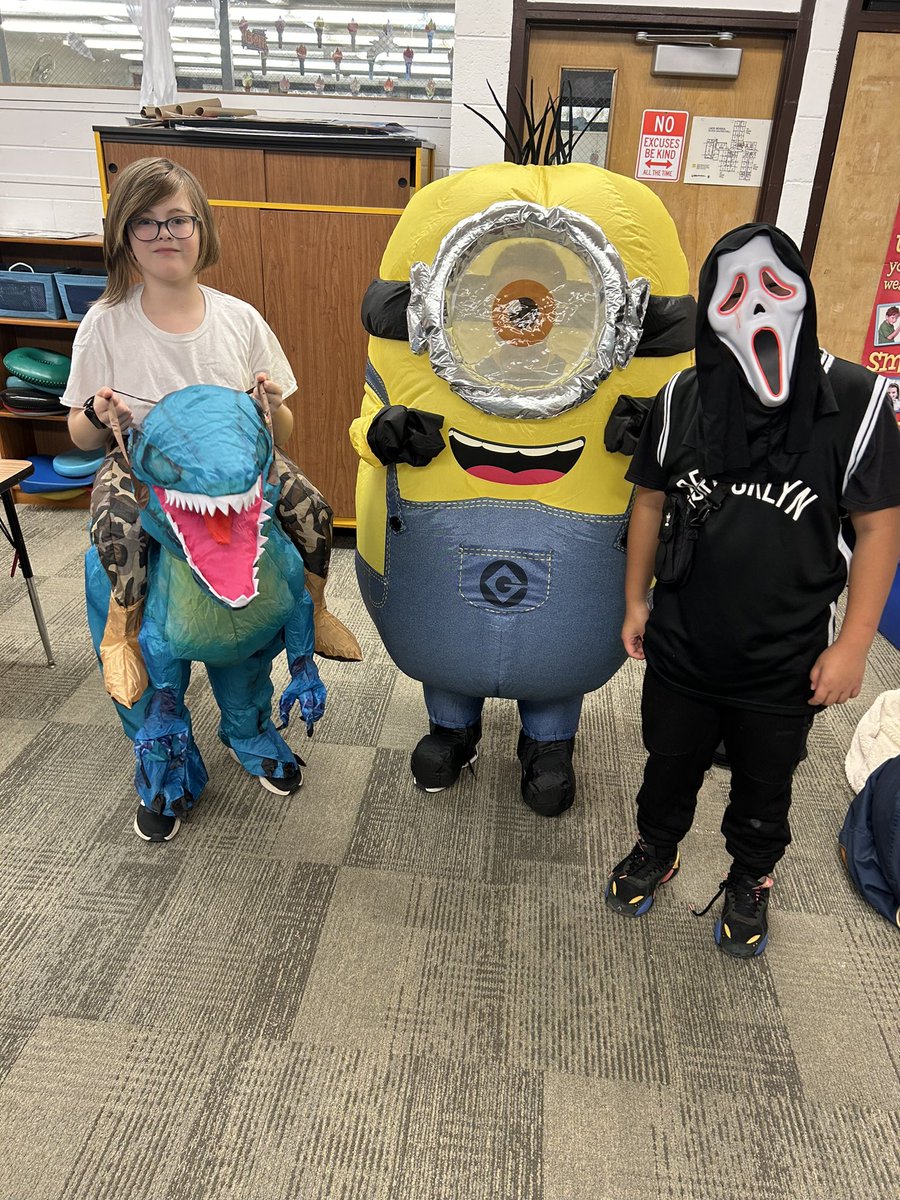 D61Press's tweet photo. Happy Halloween from @D61Lace!! 👻 https://t.co/JxcZd4J3mv
