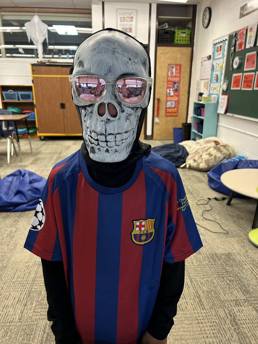 D61Press's tweet photo. Happy Halloween from @D61Lace!! 👻 https://t.co/JxcZd4J3mv