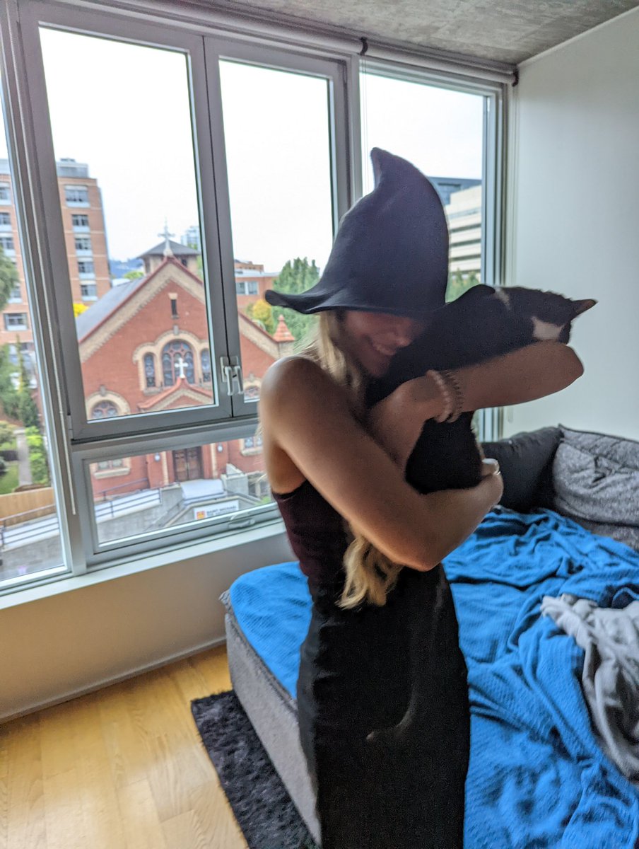 kb_schaub's tweet photo. Just a witch and her cats 

#HalloweenVibes #spookyszn https://t.co/LGu41CJ6UY