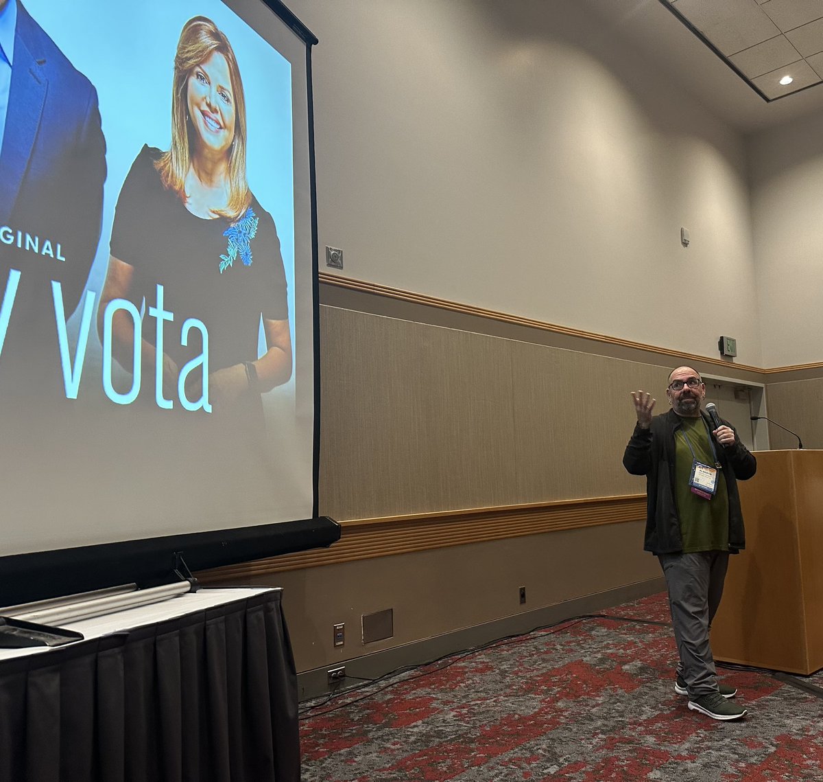 eSpLanguage's tweet image. Alberto on getting professional advice on deciding to switching carreer: “In Venezuela, you go to church on Sunday and to the psychic on Wednesday and you don’t see a conflict of interest, you are just looking for a second opinion” #ATA65 @ATAInterpreters @Alberto Ferreras