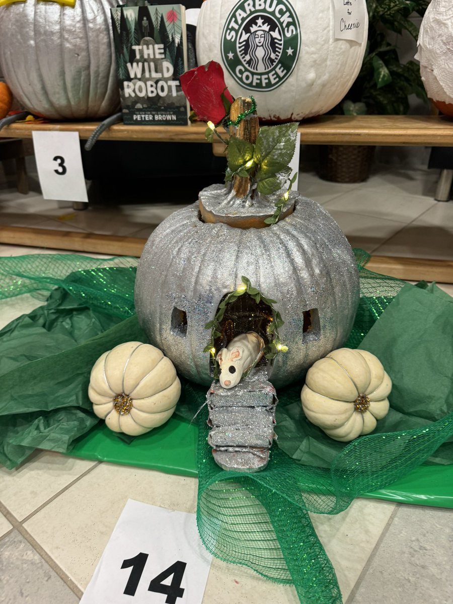 charrey2020's tweet photo. Happy Halloween 🎃 👻 https://t.co/wF6761iDCF