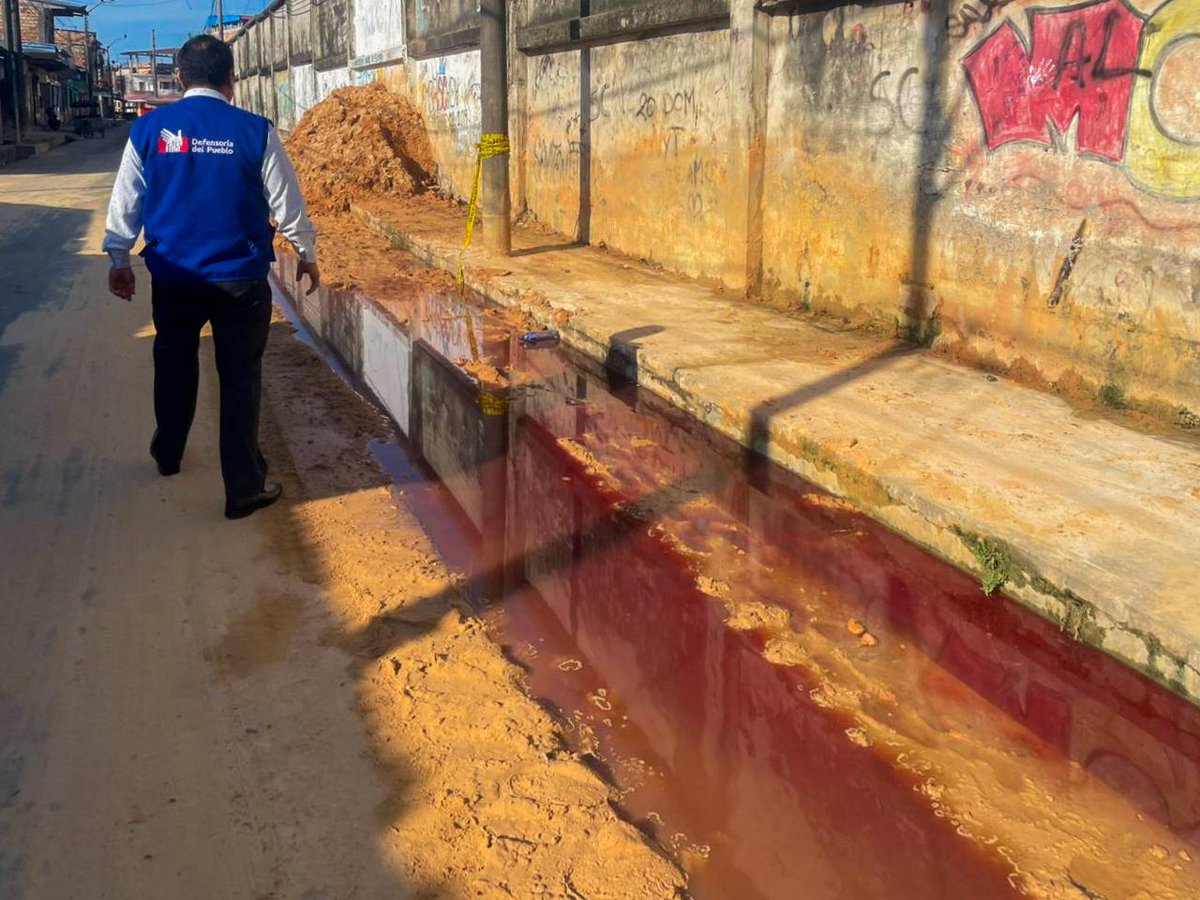 Defensoria_Peru's tweet photo. #Loreto Supervisamos el matadero municipal de Punchana, en el marco de la ejecución de sentencia del @TC_Peru, donde verificamos filtraciones por de aguas residuales que se han esparcido por la calle Miraflores, ocasionando olores fétidos y posibles afectaciones a la salud. (1/2) https://t.co/heK5AJPypg