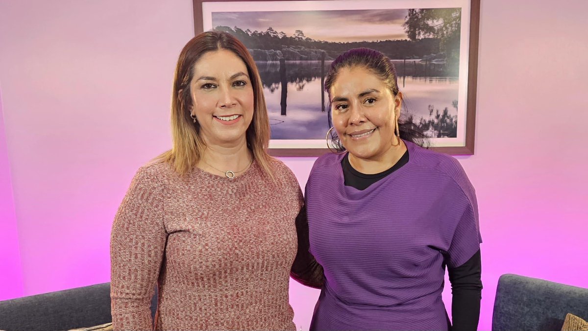 AlyRu1's tweet photo. Un honor coincidir con @EufrosinaCruz Una gran mujer con una historia maravillosa.  Mucho que seguirte aprendiendo, querida Eufrosina.  Un abrazo y muchas gracias por platicar con nuestros jóvenes https://t.co/kcu67QEcaB