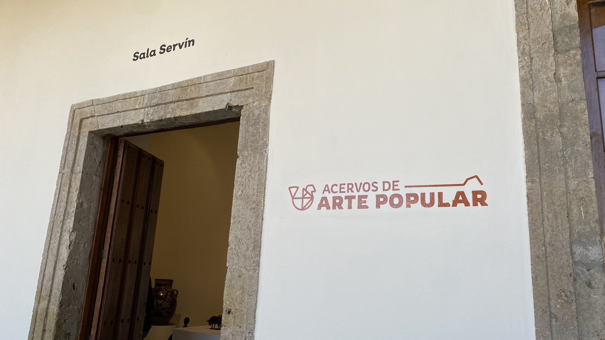 suscbr's tweet photo. Esta semana abrimos al público la Sala Servín la cual es nombrada así por el mural llamado "Vista aérea del Hospicio Cabañas" hecho por el pintor Michoacano José María Servín. Este espacio estará dedicado a mostrar las colecciones de Arte Popular que resguarda el Museo Cabañas. https://t.co/S04VRBMOJB