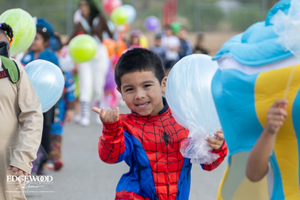 RooseveltDLA's tweet photo. We had spooktacular fun at our  Storybook Character Parade! 📚✨ Thank you to everyone who joined the fun and made this day unforgettable! 

¡Gracias a todos los que se unieron a la diversión y hicieron que este día fuera inolvidable!📚✨ https://t.co/nnnMUludQQ