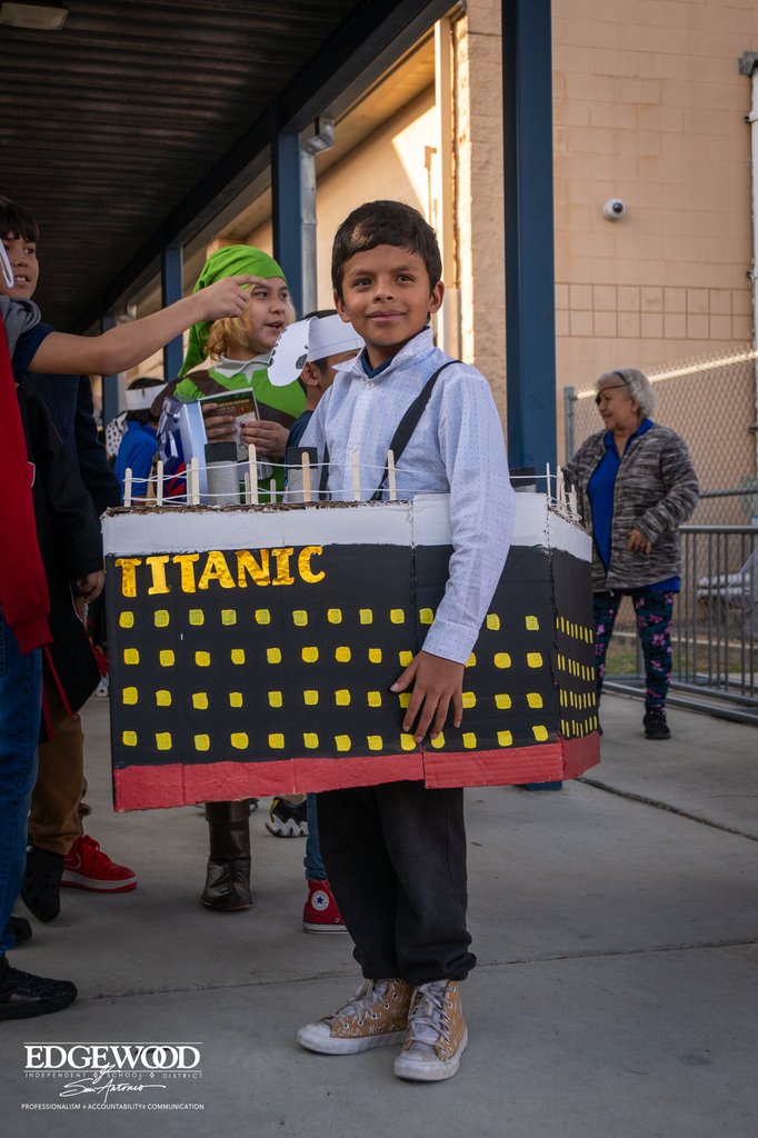 RooseveltDLA's tweet photo. We had spooktacular fun at our  Storybook Character Parade! 📚✨ Thank you to everyone who joined the fun and made this day unforgettable! 

¡Gracias a todos los que se unieron a la diversión y hicieron que este día fuera inolvidable!📚✨ https://t.co/nnnMUludQQ