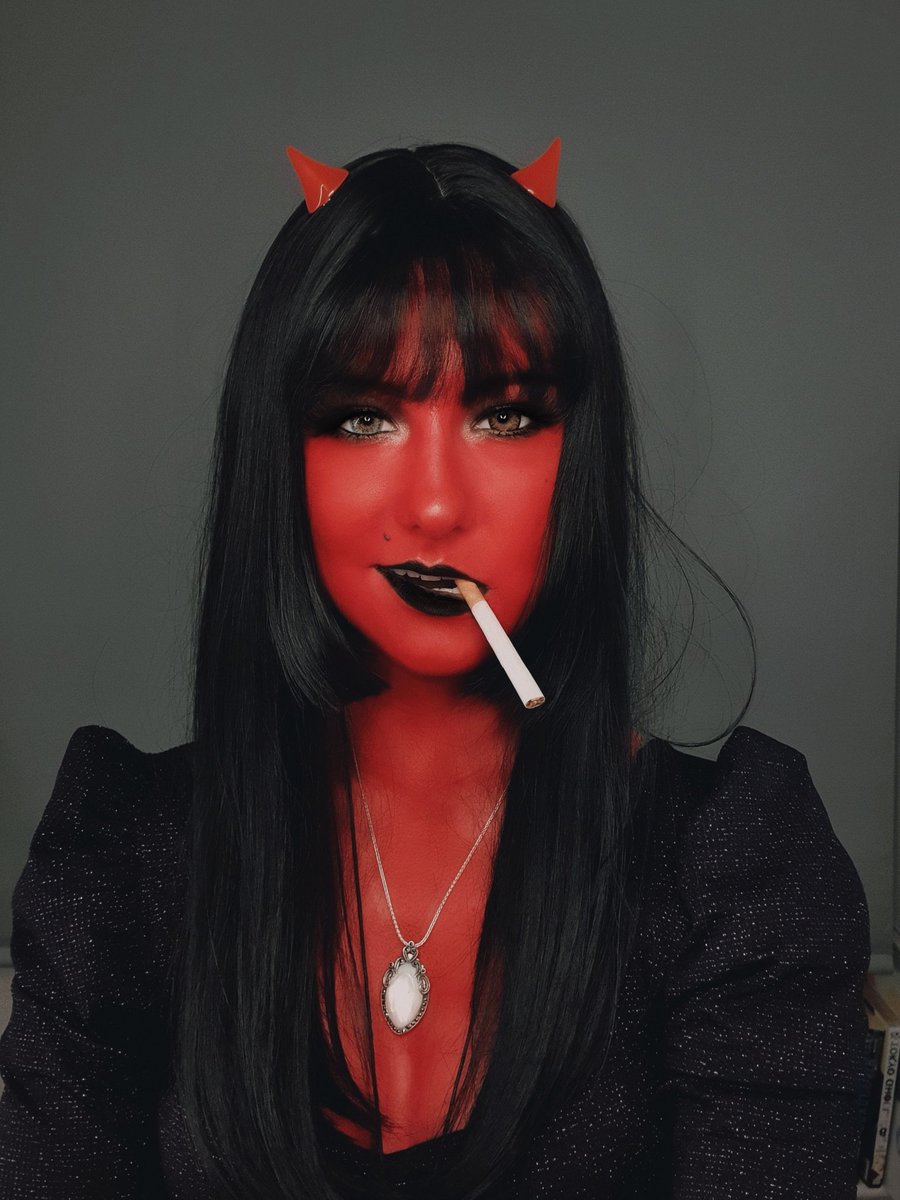 Sannyrosequartz's tweet image. 2020 vs 2024