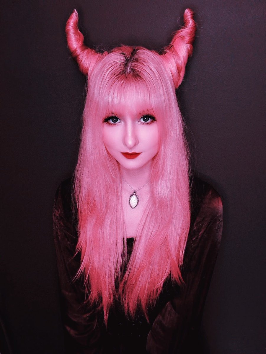 Sannyrosequartz's tweet image. 2020 vs 2024