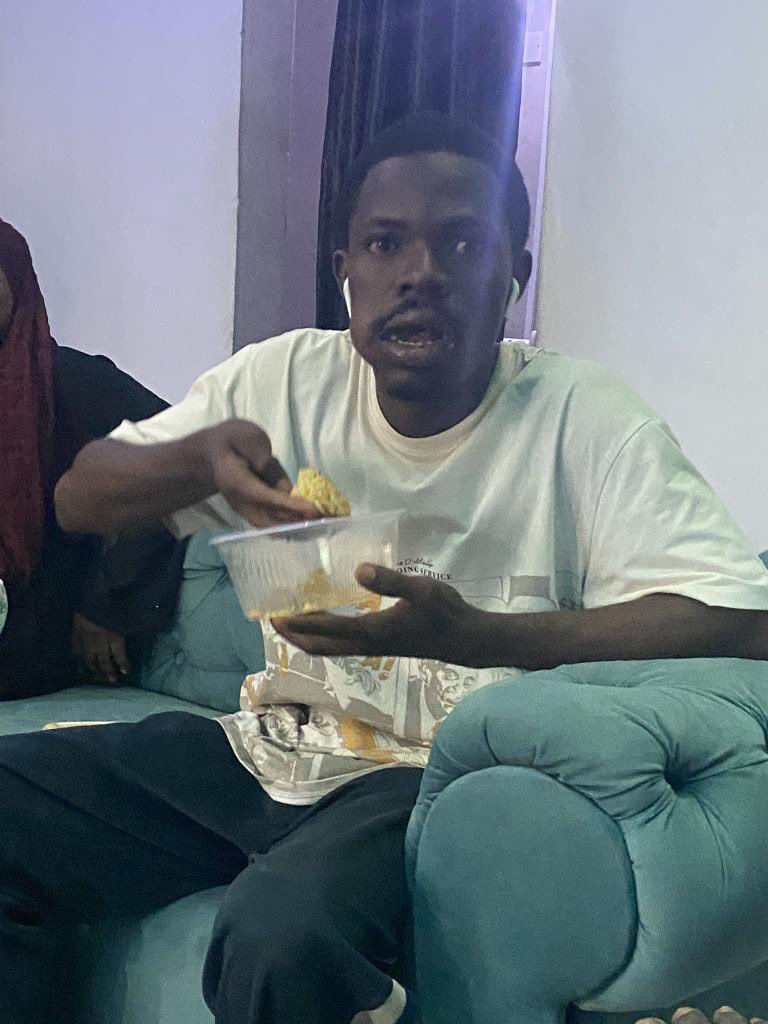 Hopeede204's tweet photo. Which one be say na ur ex cook the food??😂 https://t.co/5qXz9IpxkB