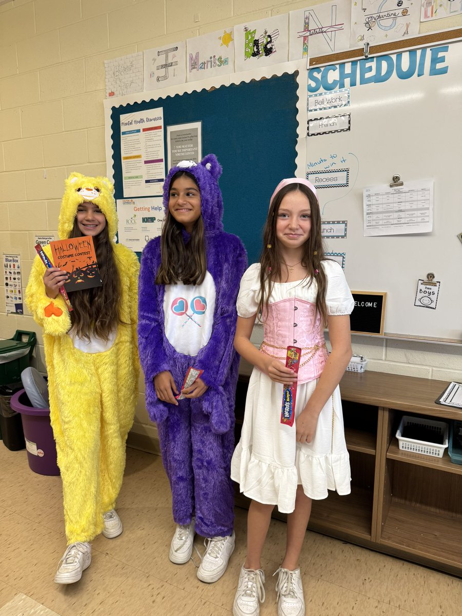 MissDigiulio's tweet photo. Happy Halloween 👻🎃 @stanne_school https://t.co/dbTBzaY1rw