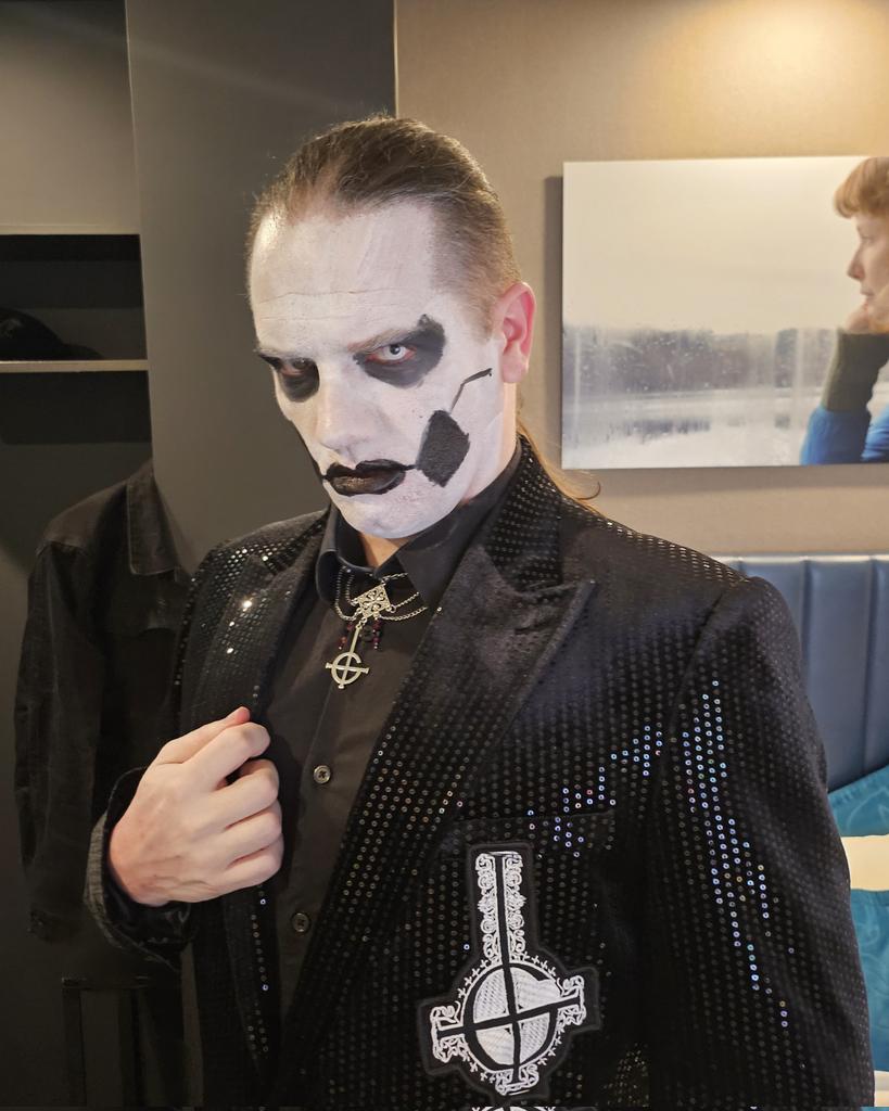 Call out in the middle of the night
For when else would I hear you?
Light up in the middle of the day
For how else could you see me?
#Ghost #CardinalCopia