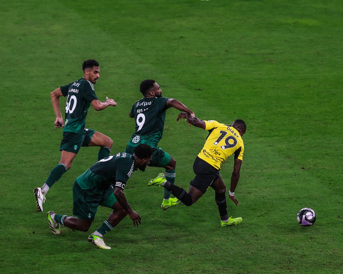 ديربي البحـر .. إتي ومطر ⛈️💛 
#الاتحاد_الاهلي