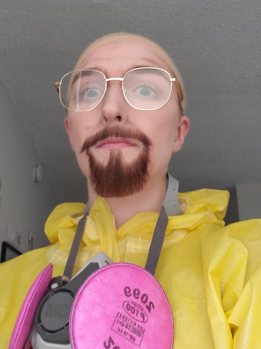 ReyMoradoCos's tweet photo. I am the one who knocks (on your door for trick or treating) 🧊⚗️🏜 https://t.co/bu3IjpNrLS