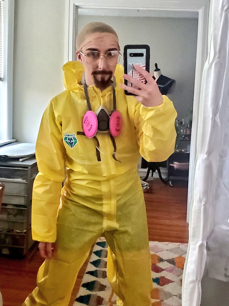 ReyMoradoCos's tweet photo. I am the one who knocks (on your door for trick or treating) 🧊⚗️🏜 https://t.co/bu3IjpNrLS