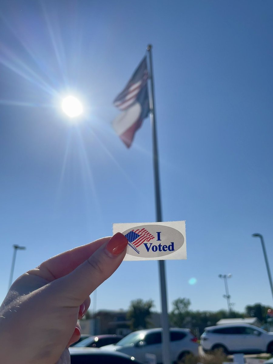 idkmiya's tweet photo. democracy feels good!! 🇺🇸 https://t.co/kvyo039phZ