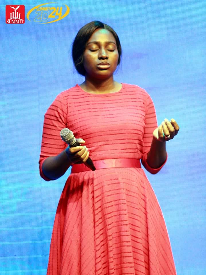 SummitAbuja's tweet photo. Let your praises rise to the heavens as ๐๐ข๐ง๐ข๐ฌ๐ญ๐๐ซ ๐๐ฎ๐ง๐ฌ๐ข๐ง ๐๐ฒ๐๐ค๐๐ง ushers us into an intimate moment with the King of Glory and the presence of the Almighty!๐ฅ๐ฅ
.
.
#GreatExploits
#SummitConference
#SummitBibleChurch https://t.co/52Pk7UggJw