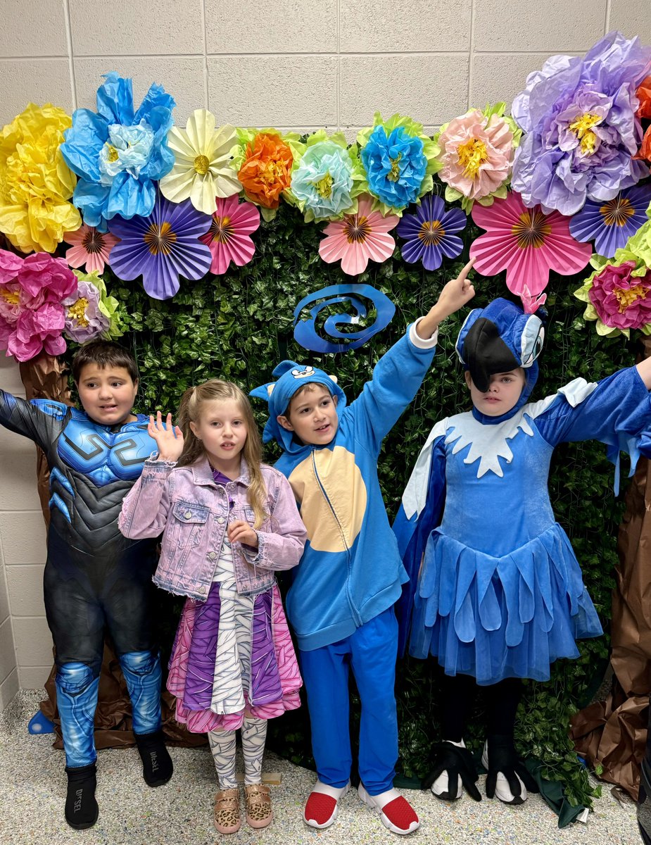 MrsAnnaWestphal's tweet image. 🎃 Happy Halloween 👻 from Chelsea’s  #InsideOut Team 👻 @MrsHollyWright @Chelsea_Tigers @fsd157c #InsideOut2 #InsideOutMovie
#HalloweenCostume