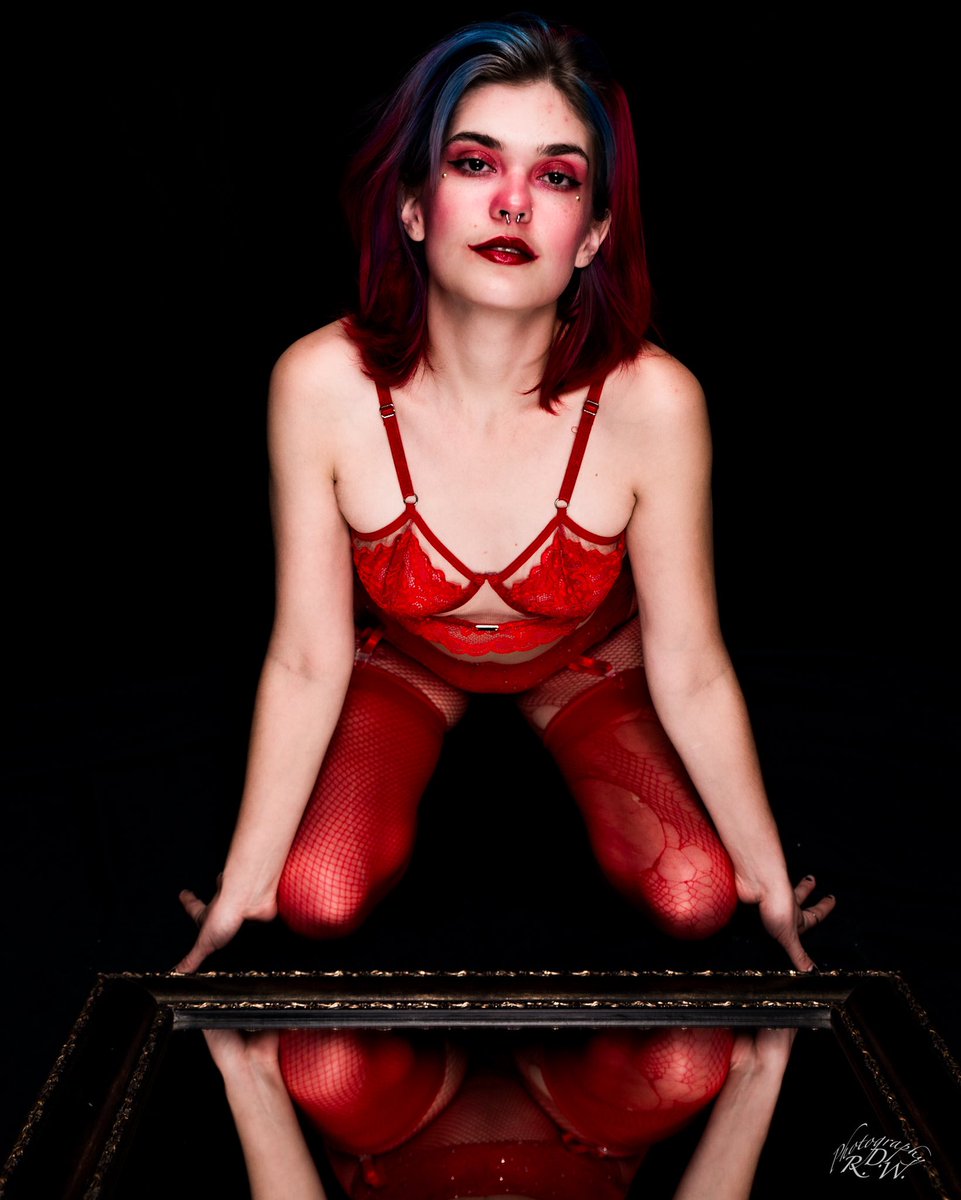 rdwalkerimages's tweet image. Feeling a little extra today being Halloween and what not! This is from my first shoot with Aila.
.
.
In Frame: @DragonCvnt