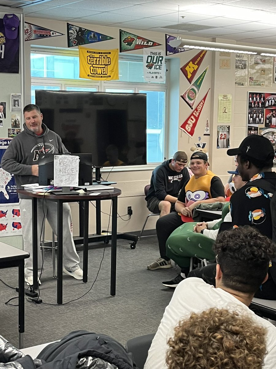 CoachPierskalla's tweet photo. What an amazing message from @jtmontifb tonight. Iβm ready run through a brick wall! #beTHATguy #believeinyou https://t.co/Js1qnGvLaM