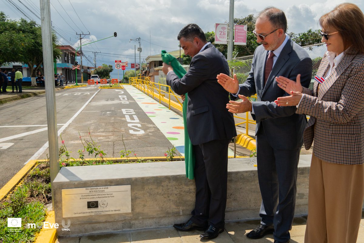 mUEveCR's tweet photo. Esta mañana inauguramos la segunda obra demostrativa en el cantón de Flores, Heredia.

Esta obra tiene como fin mejorar el entorno y el acceso a la Escuela Estados Unidos de América, priorizando el cruce de personas peatonas, entre estos niños y niñas.

@UEenCostaRica https://t.co/AZqC4jCwSz