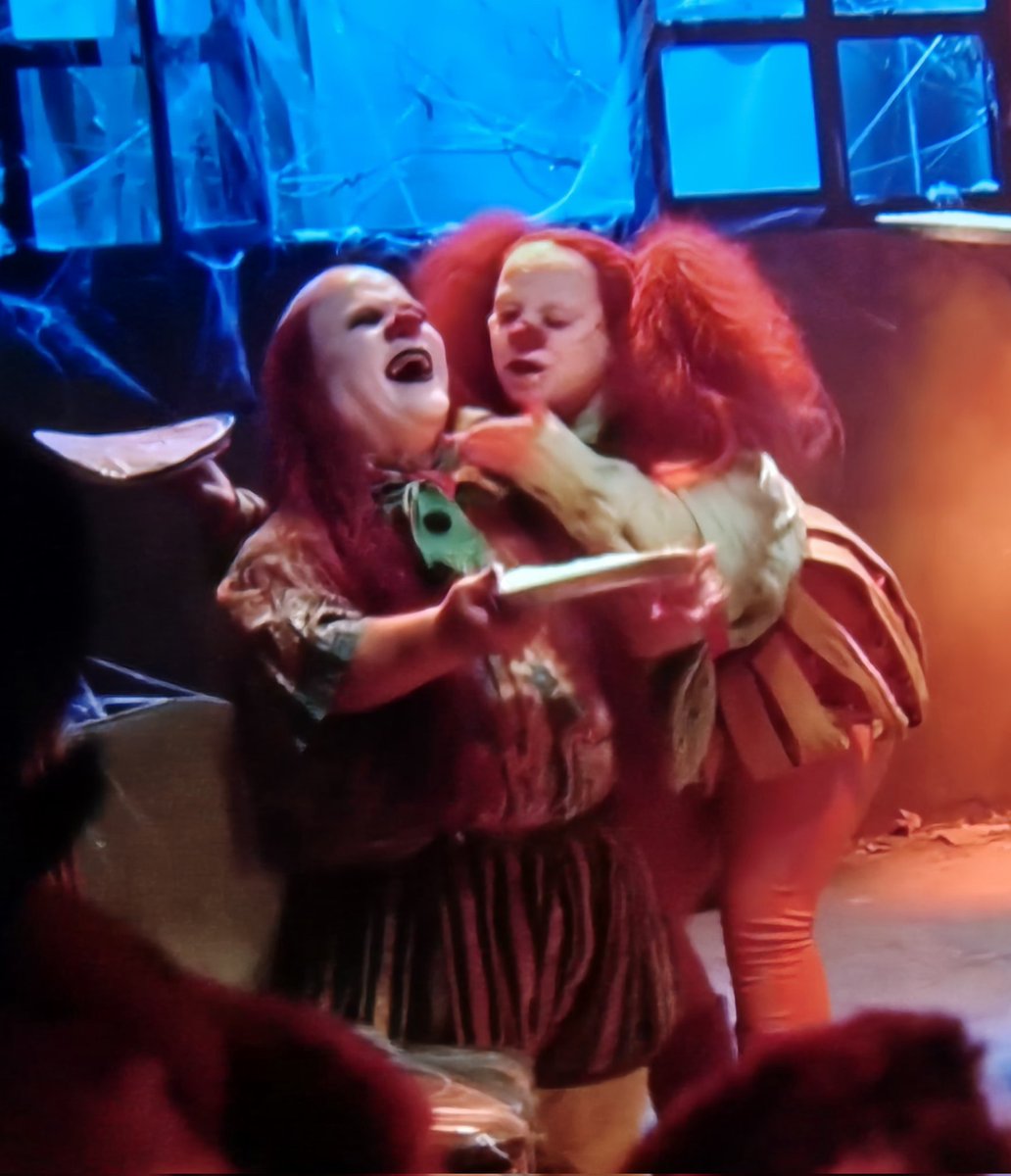 yenny663's tweet photo. ¡La imagen más imaginada desde que Mayte entró a GH finalmente se hace realidad! 🎉🤡 El programa no ha dejado pasar la oportunidad de darle vida a #Payasin. ¿Quién no lo había visualizado ya ? 🙌🔥🤷🏻♀️ #GHGALA9 #GH31O #GH1O #GHLÍMITE8 #GH290 https://t.co/yeFM2IqwcT