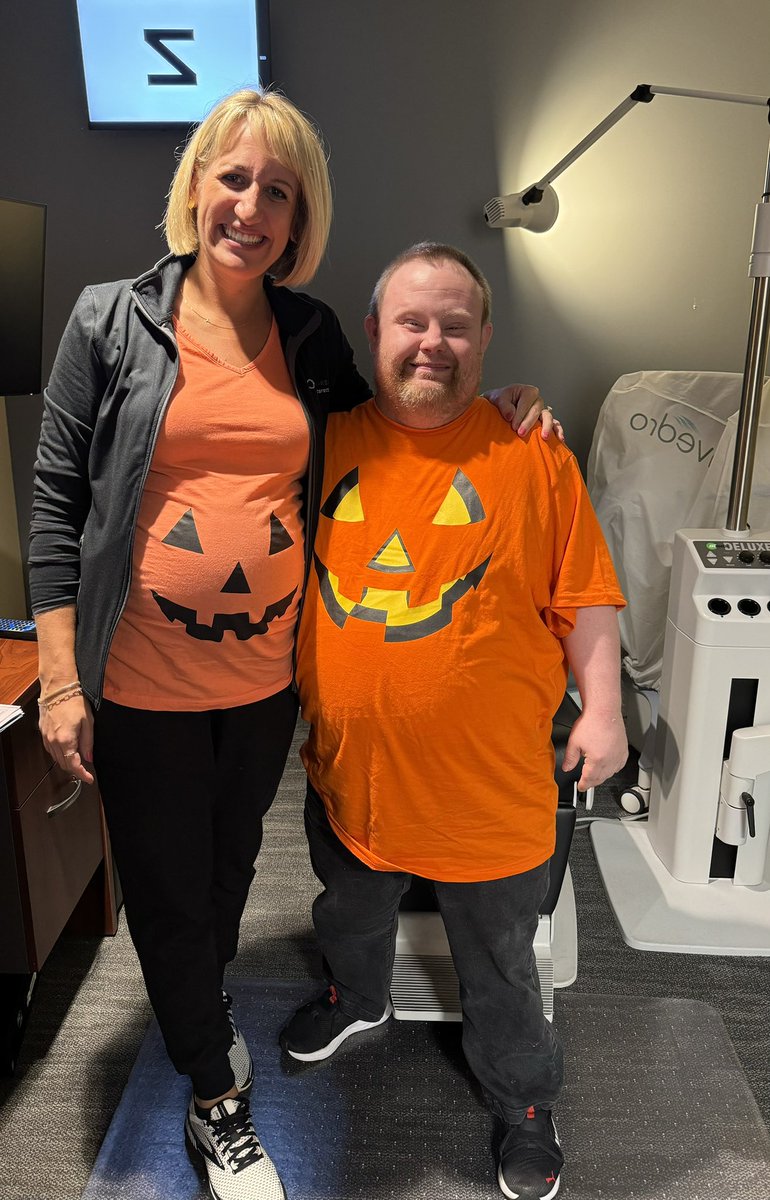 johnkenyonLASIK's tweet image. Looking fa- boo-lous at the office today! 
Happy Halloween! 🎃 👻
#SquadGouls #PickofthePatch