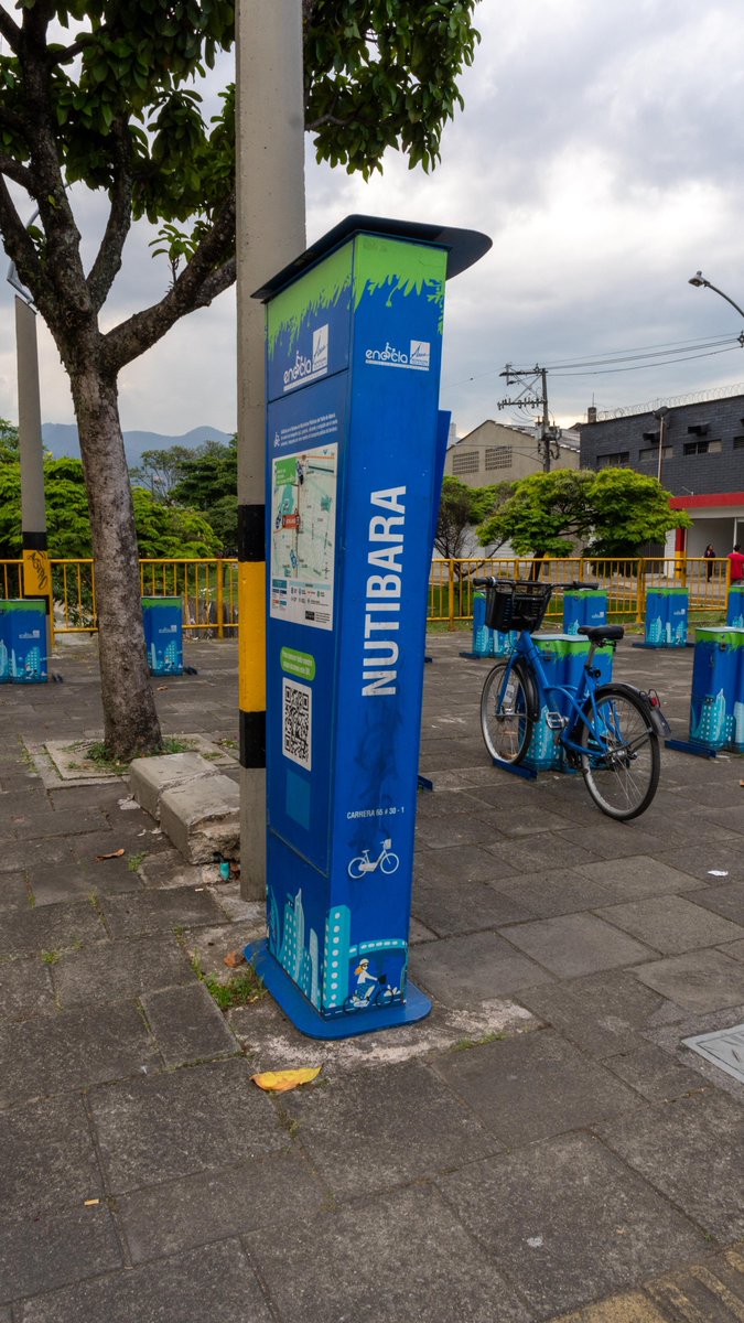 EnCicla's tweet photo. La estación Nutibara de Encicla estará temporalmente fuera de servicio, en esta, que fue vandalizada en un 84 %, haremos trabajos de mantenimiento integral e instalaremos nuevas compuertas de seguridad. Esta estación atiende a más de 1.500 usuarios al mes #EnCicla https://t.co/PwNrmBKgnc