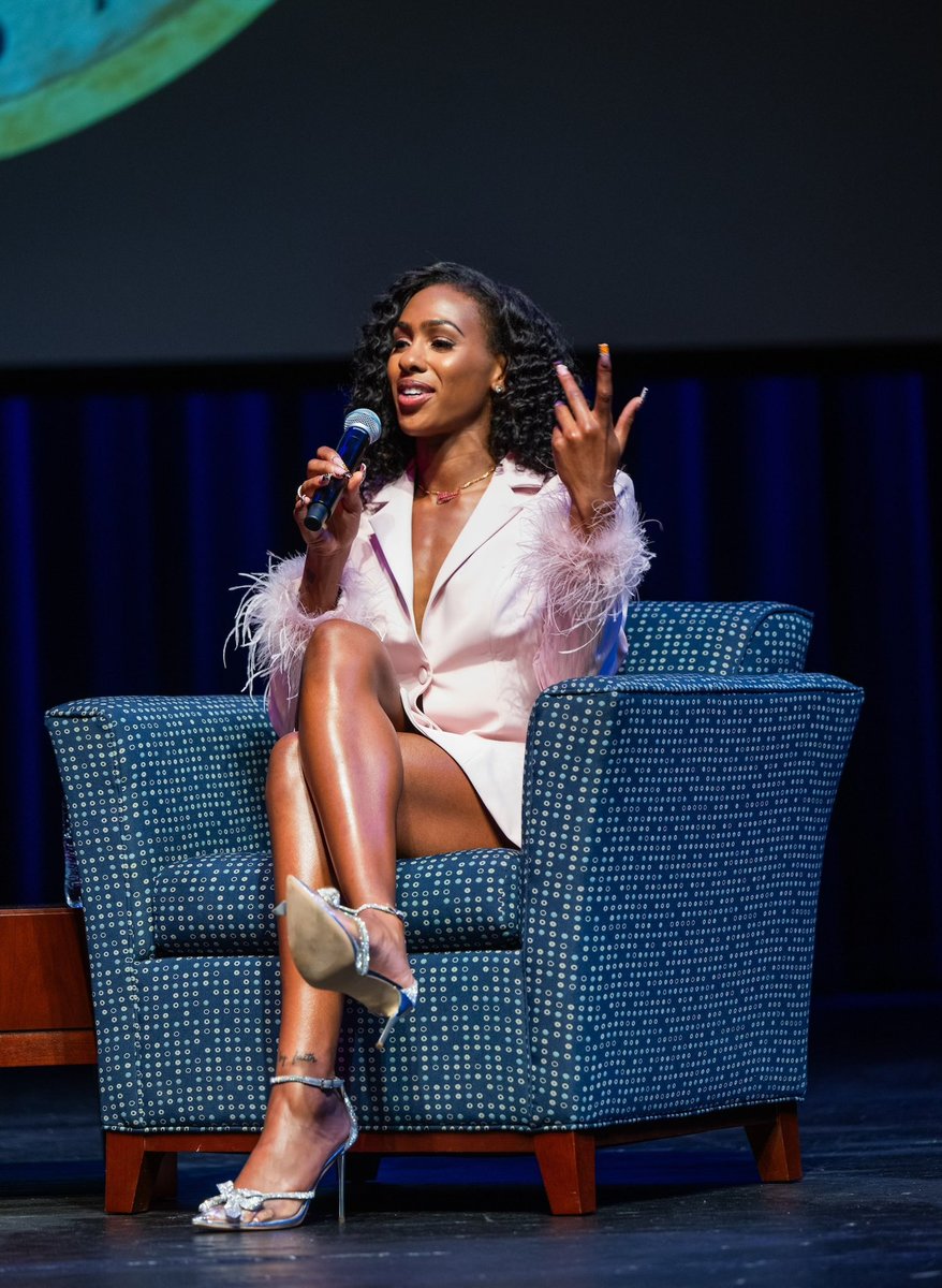 trackqueenlex's tweet photo. The most heartwarming welcome home💙
Thank you to SCSU and everyone who helped to make last night possible, for giving me the opportunity to inspire multiple generations with my journey to Olympic Gold💙🇺🇸🥇 https://t.co/uXehdVuXbz