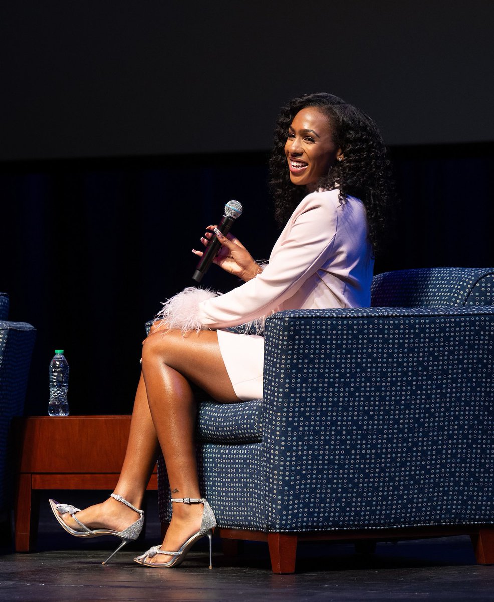 trackqueenlex's tweet photo. The most heartwarming welcome home💙
Thank you to SCSU and everyone who helped to make last night possible, for giving me the opportunity to inspire multiple generations with my journey to Olympic Gold💙🇺🇸🥇 https://t.co/uXehdVuXbz