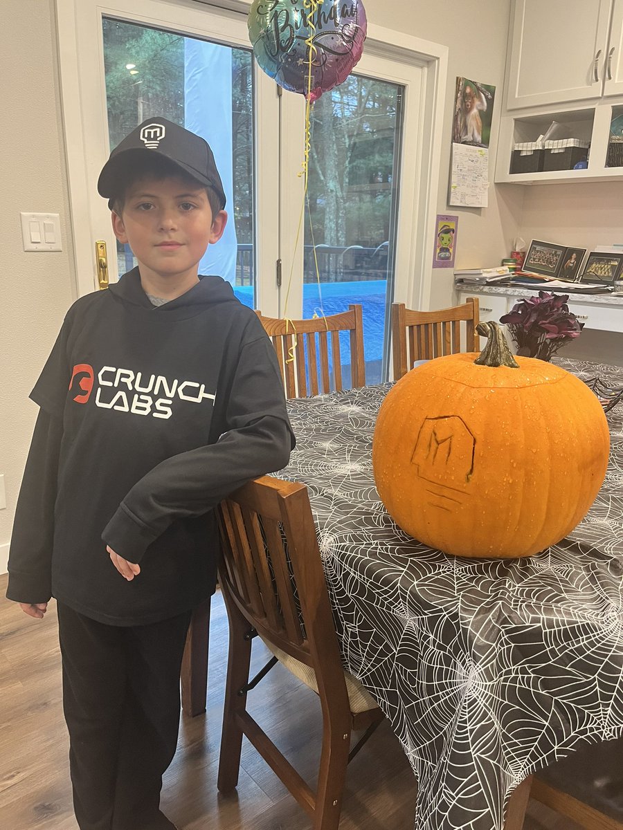 PaperStComics's tweet photo. My little guy is rocking an unofficial Mark Rober costume and his Crunch Labs jack-o’-lantern! @MarkRober @crunchlabs https://t.co/me3pJOUpSe