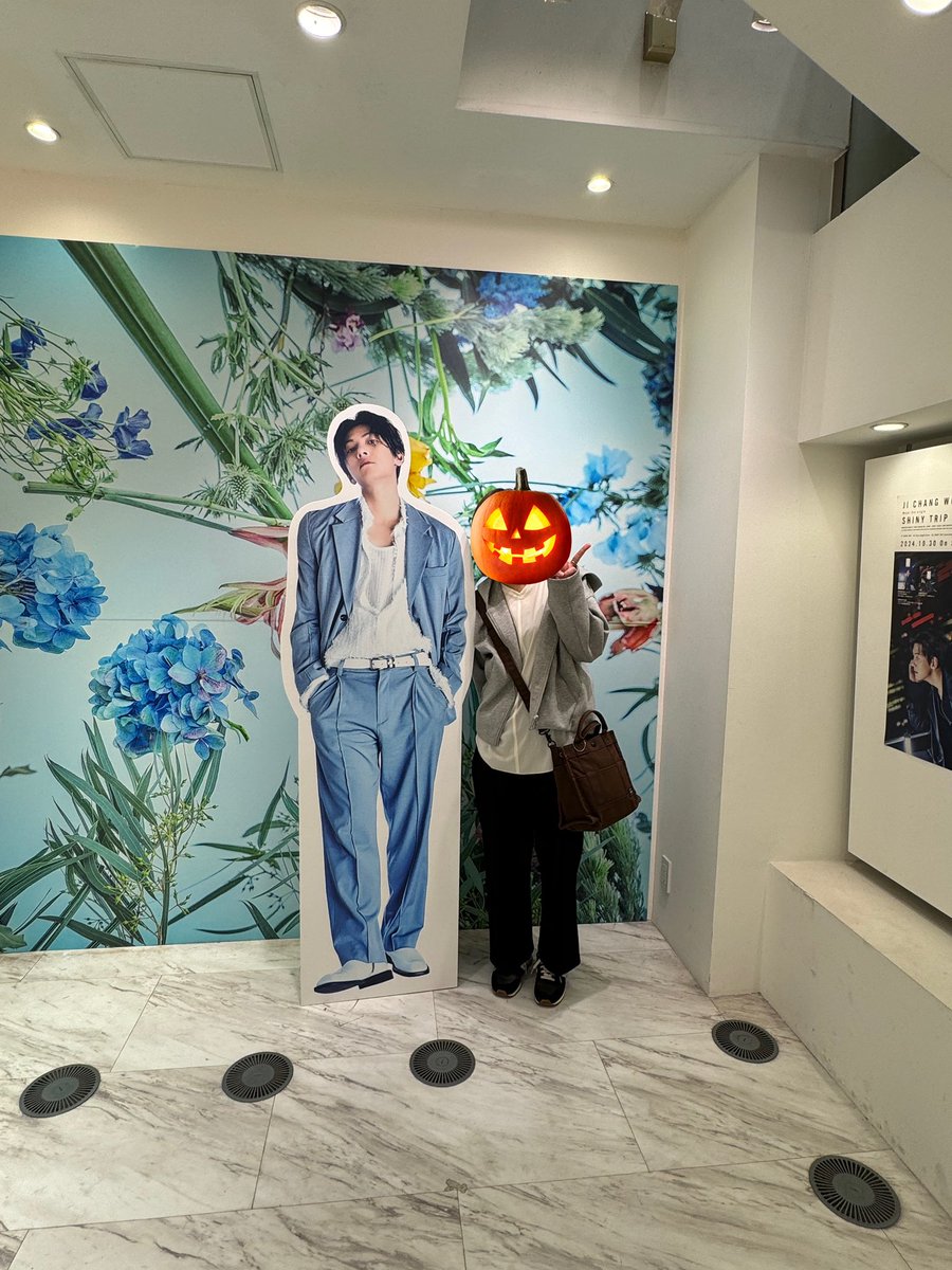 kaky091827's tweet photo. ポップアップ行ってきました。
クリアファイルは売り切れでしたが、マグカップ買えました🤗
メッセージも残せて素敵な空間でした💓

#チチャンウク
 #チチャンウクポップアップ https://t.co/Wvkp1AH1WQ
