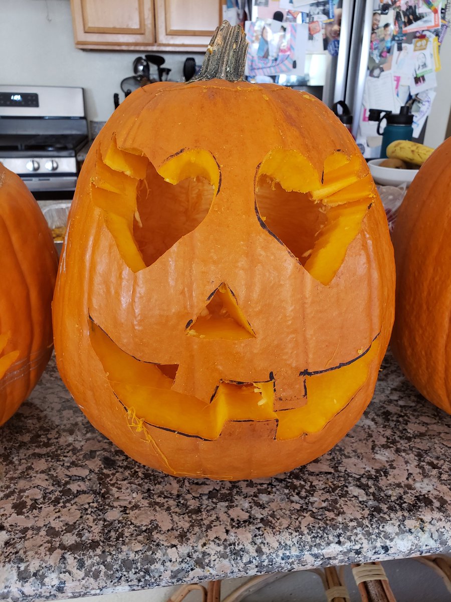 PriscillaPetra1's tweet image. She very cutesy,  very demure 💅💅💅💅🧡🖤. This is my pumpkin Jackolynn 🎃🎃🎃 ! #HappyHalloween #Pumpkin #Demure #Queen 🙆🏻‍♀️.