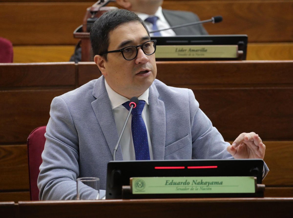 delpynews's tweet photo. ▶️CONTRACORRIENTE | ​👊

@edu_nakayama propondrá eliminación del seguro médico privado en el Estado con un proyecto de ley.😱

🗣️ “Es un contrasentido que haya gente que muere en el precario sistema de salud público y que se esté pagando millones de las arcas del Estado en seguros privados”.

¿Qué te parece?👀

📻680 AM