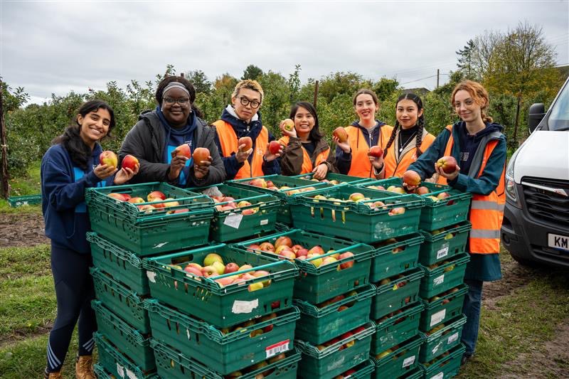 As a Right to Food University one of our aims is addressing food insecurity in our region. Watch <a href="/itvmeridian/">ITV News Meridian</a> at 6pm tonight to find out about gleaning and how our students are helping to redistribute unwanted farm produce to where its wanted most with <a href="/FareShareUK/">FareShare</a>.